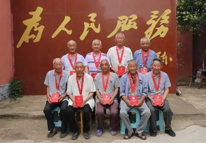 1月23日，外交部发言人华春莹连发推文，接连点赞重庆的“电影感”。重庆文旅不用急，火到好远的地方了